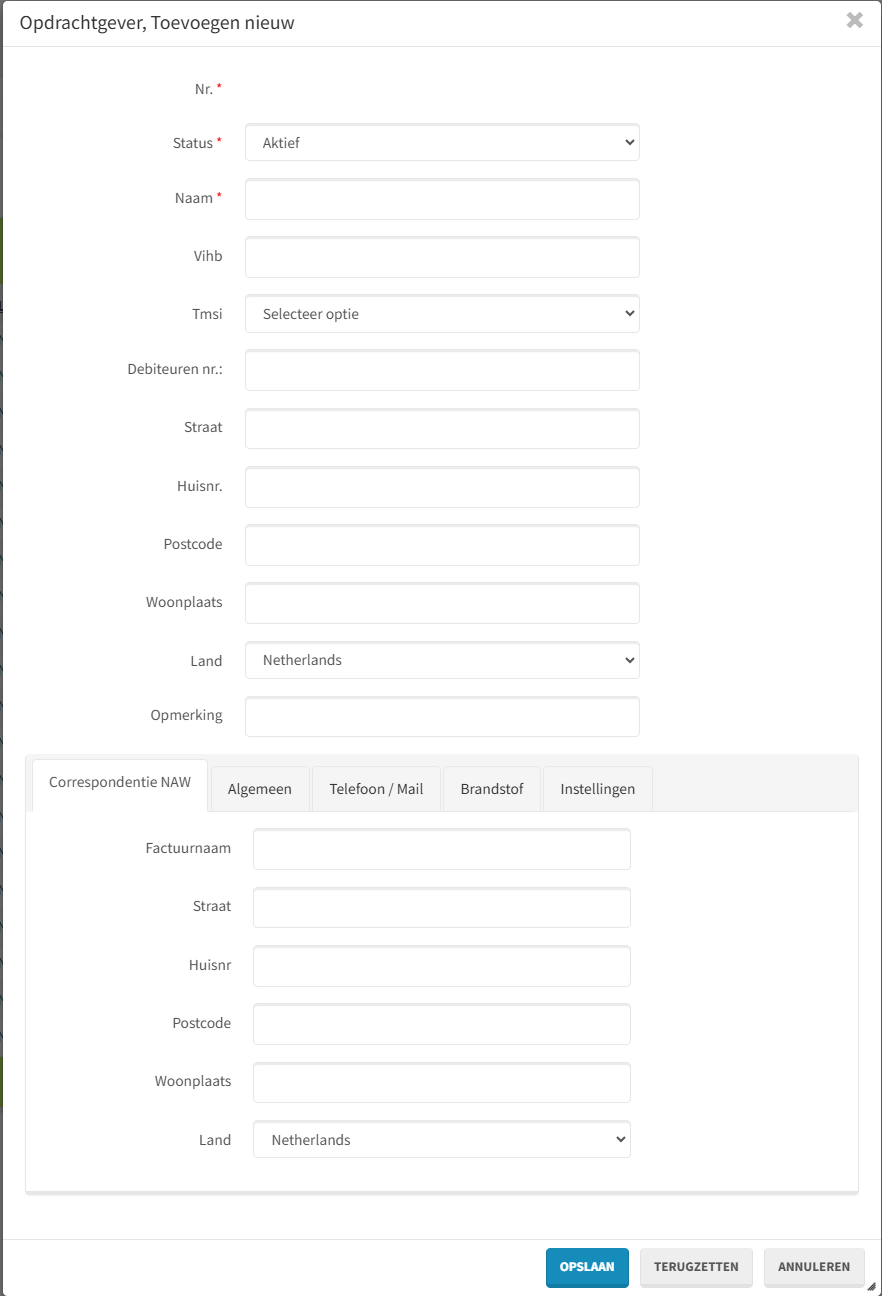 Formulier voor het aanmaken van een opdrachtgever in TMS, met velden voor bedrijfs- en adresgegevens, het tabblad Correspondentie NAW en de knop Opslaan.